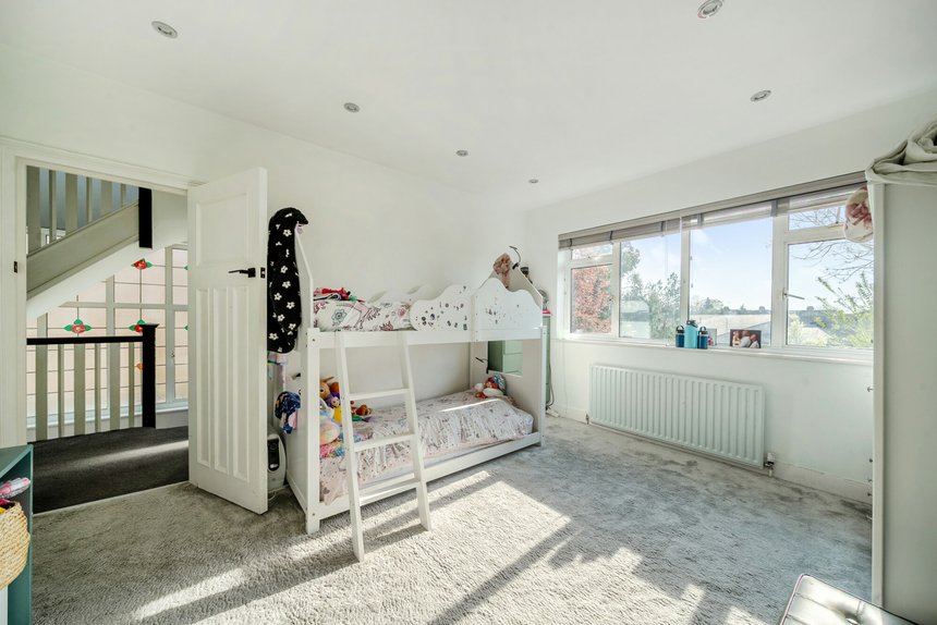 under offer the gardens london 47098 - Gibbs Gillespie