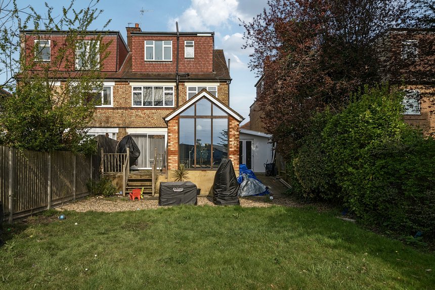 under offer the gardens london 47098 - Gibbs Gillespie