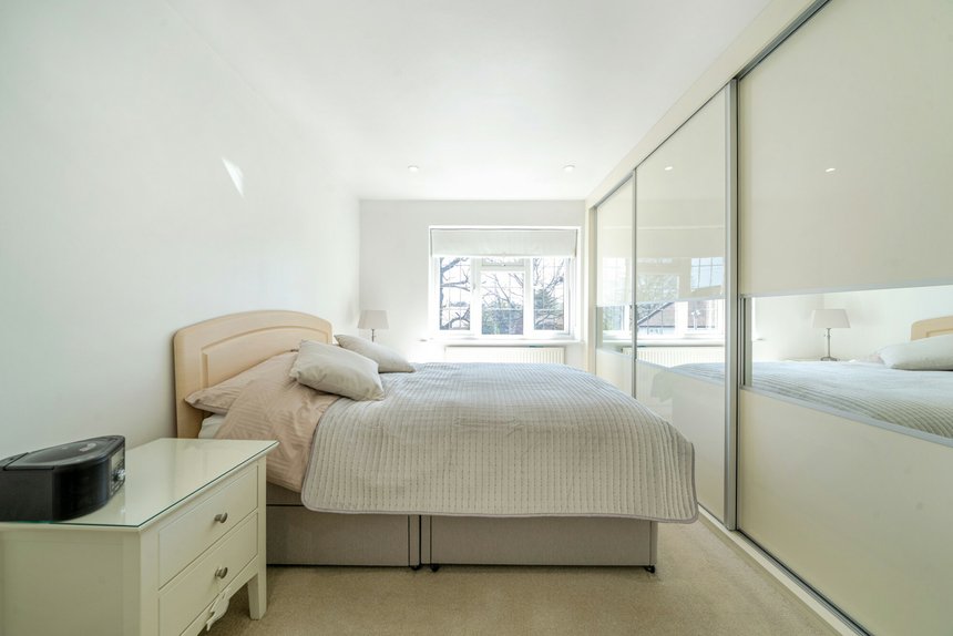 sold north way london 47118 - Gibbs Gillespie