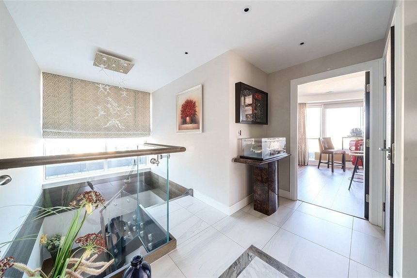 for sale dickens yard london 47245 - Gibbs Gillespie