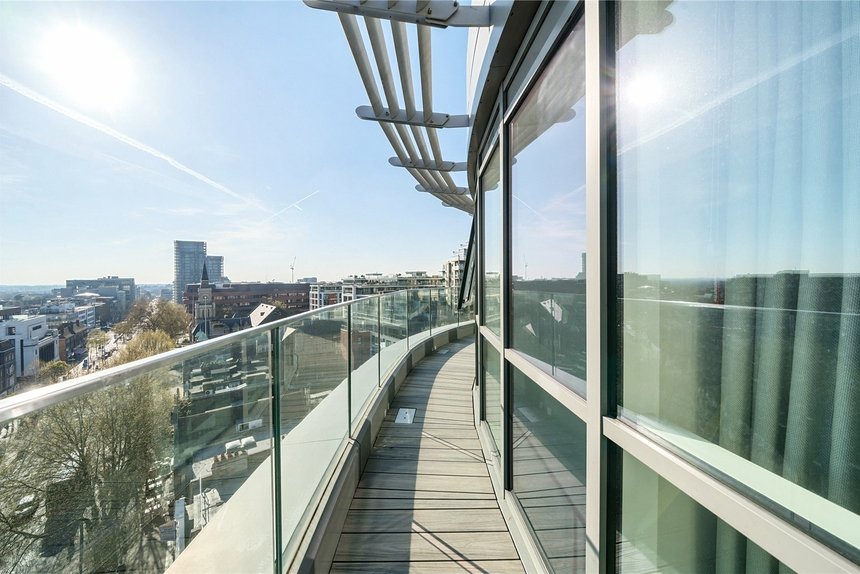 for sale dickens yard london 47245 - Gibbs Gillespie