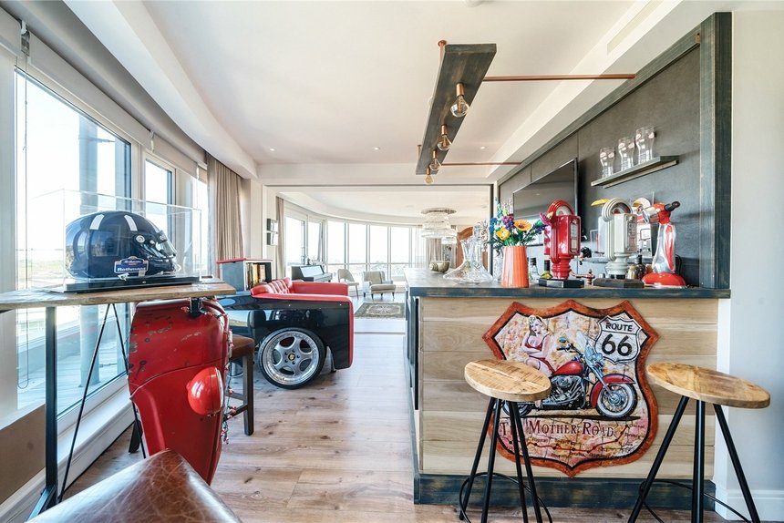for sale dickens yard london 47245 - Gibbs Gillespie