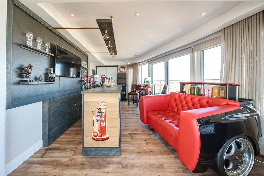 for sale dickens yard london 47245 - Gibbs Gillespie