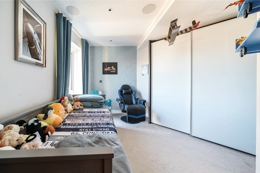 for sale dickens yard london 47245 - Gibbs Gillespie