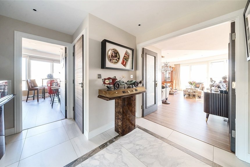 for sale dickens yard london 47245 - Gibbs Gillespie