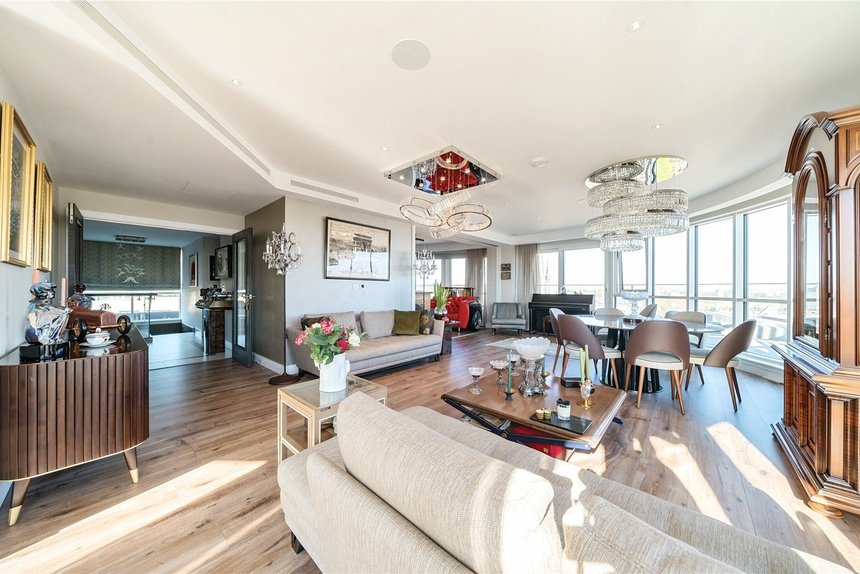 for sale dickens yard london 47245 - Gibbs Gillespie