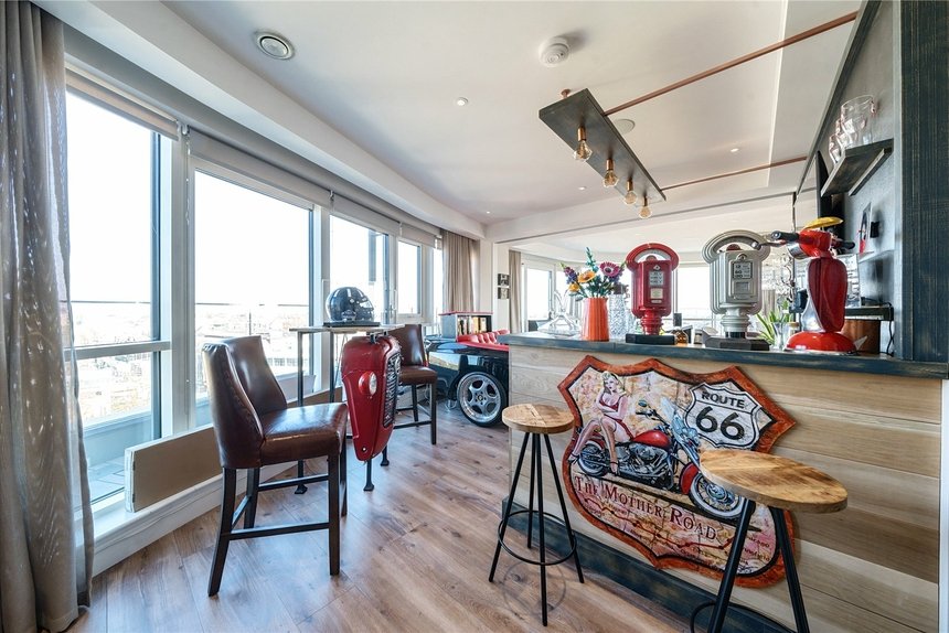 for sale dickens yard london 47245 - Gibbs Gillespie