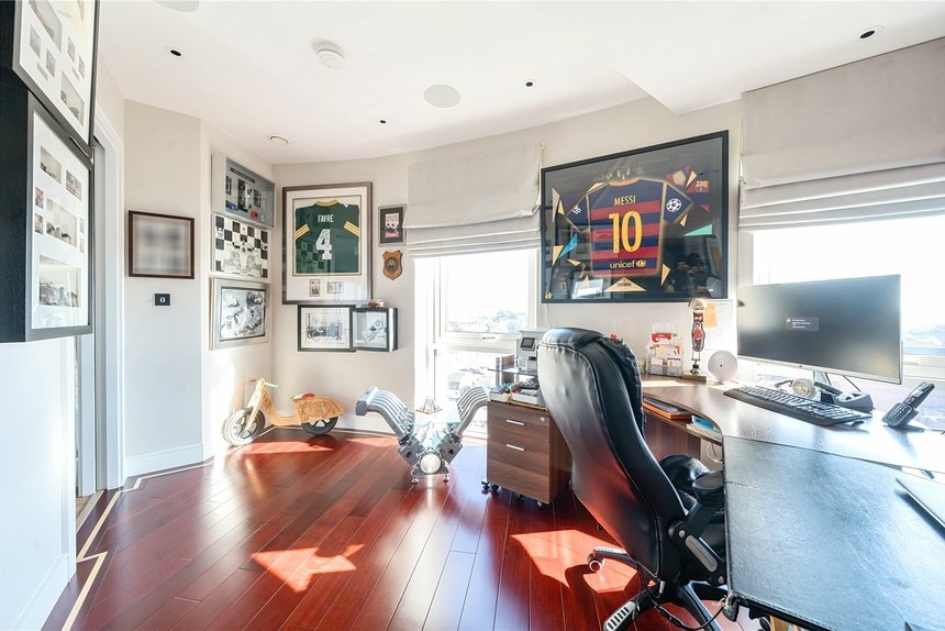 for sale dickens yard london 47245 - Gibbs Gillespie