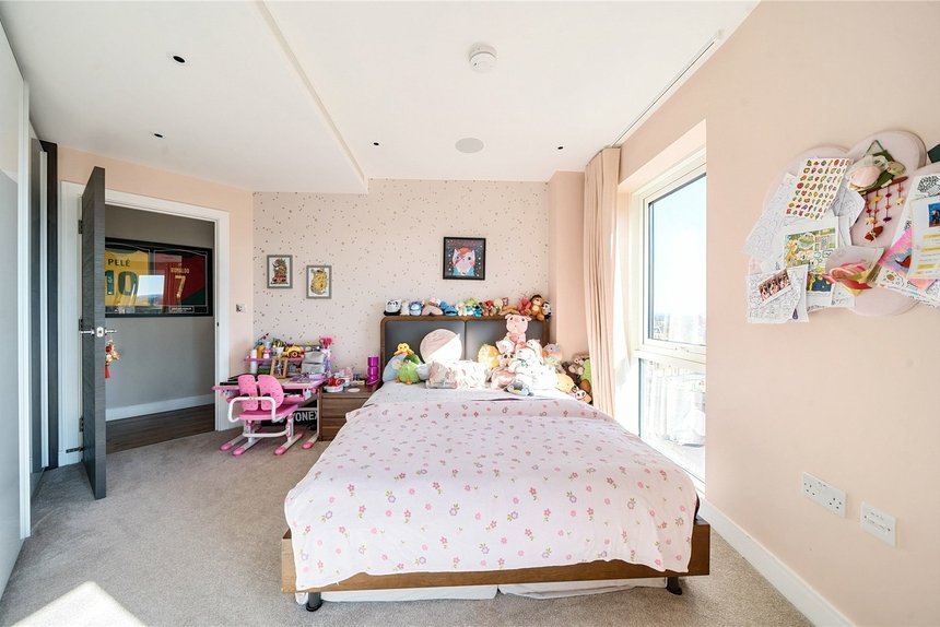 for sale dickens yard london 47245 - Gibbs Gillespie