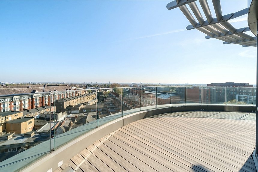 for sale dickens yard london 47245 - Gibbs Gillespie