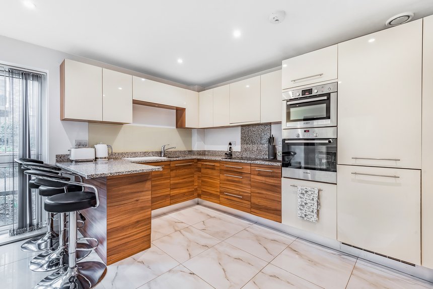 let sovereign court london 47617 - Gibbs Gillespie
