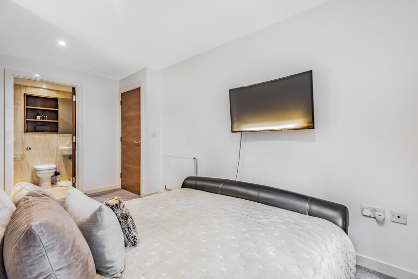 let sovereign court london 47617 - Gibbs Gillespie