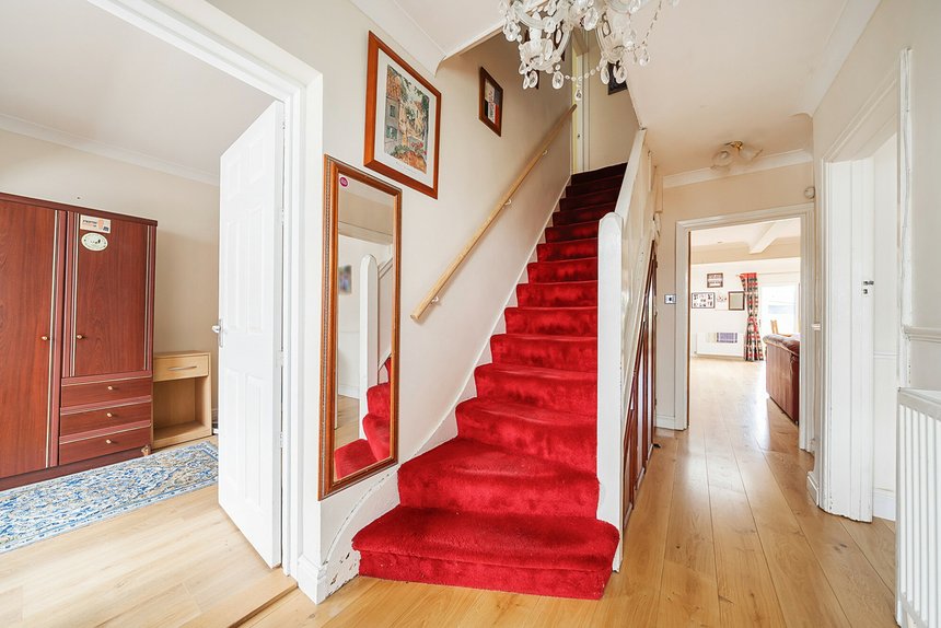 under offer malvern avenue london 48186 - Gibbs Gillespie