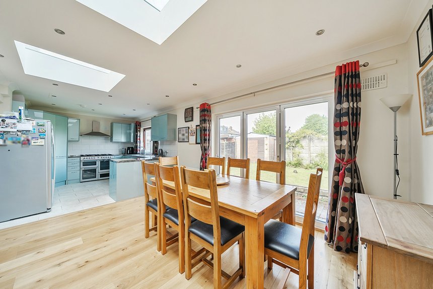 under offer malvern avenue london 48186 - Gibbs Gillespie