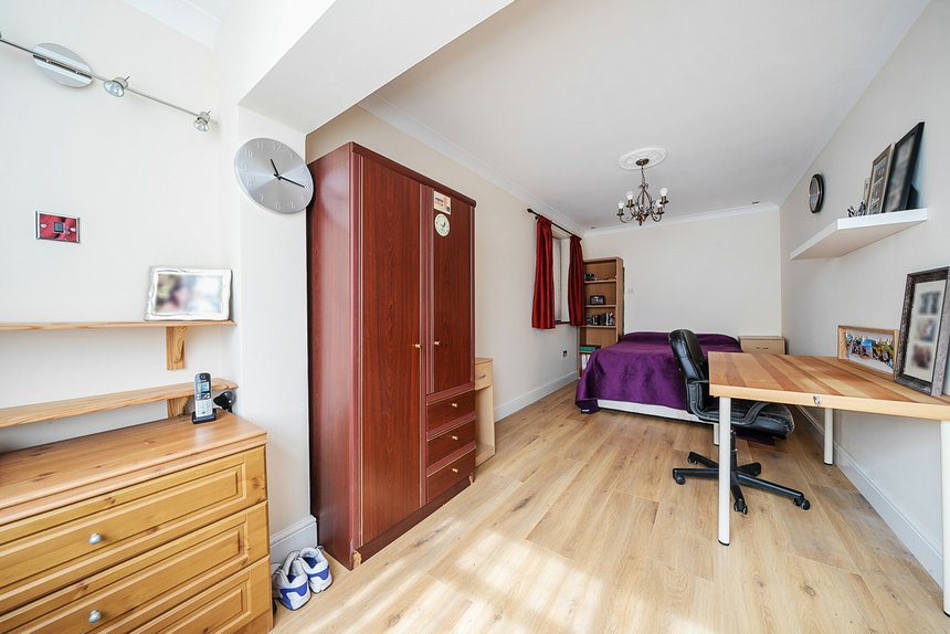 under offer malvern avenue london 48186 - Gibbs Gillespie