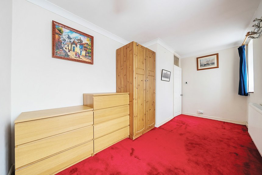 under offer malvern avenue london 48186 - Gibbs Gillespie