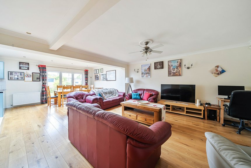 under offer malvern avenue london 48186 - Gibbs Gillespie