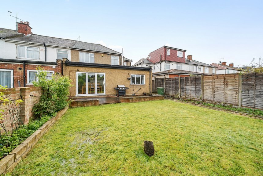 under offer malvern avenue london 48186 - Gibbs Gillespie