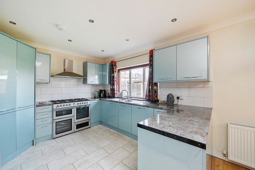 under offer malvern avenue london 48186 - Gibbs Gillespie