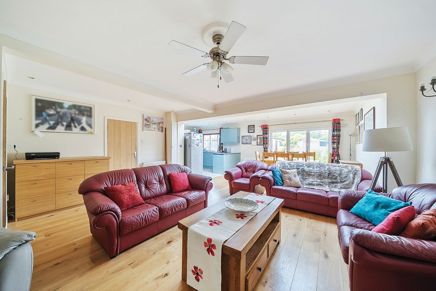 under offer malvern avenue london 48186 - Gibbs Gillespie