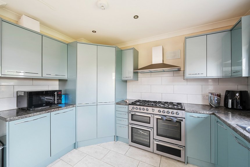 under offer malvern avenue london 48186 - Gibbs Gillespie