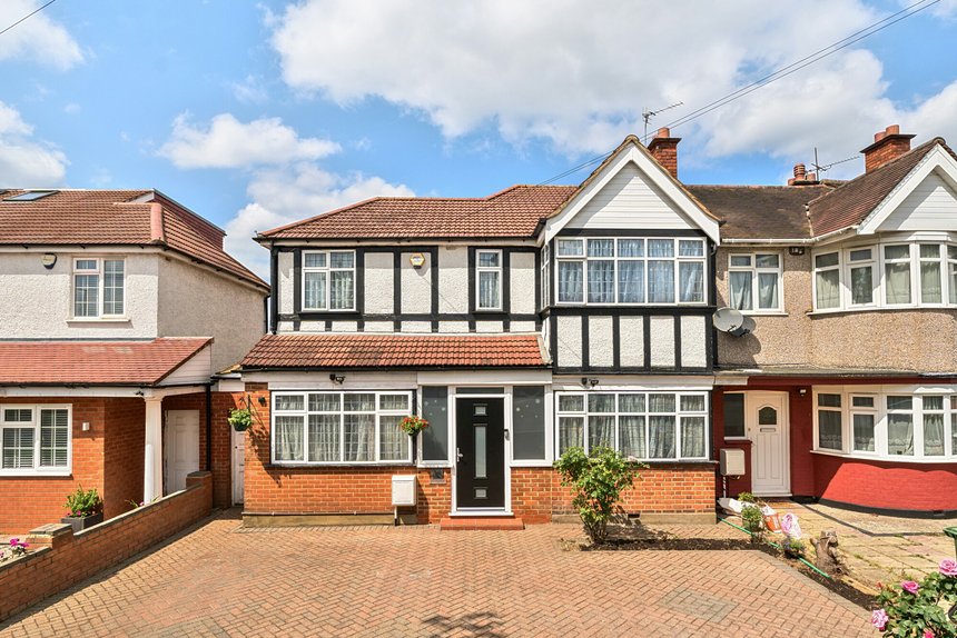under offer malvern avenue london 48186 - Gibbs Gillespie