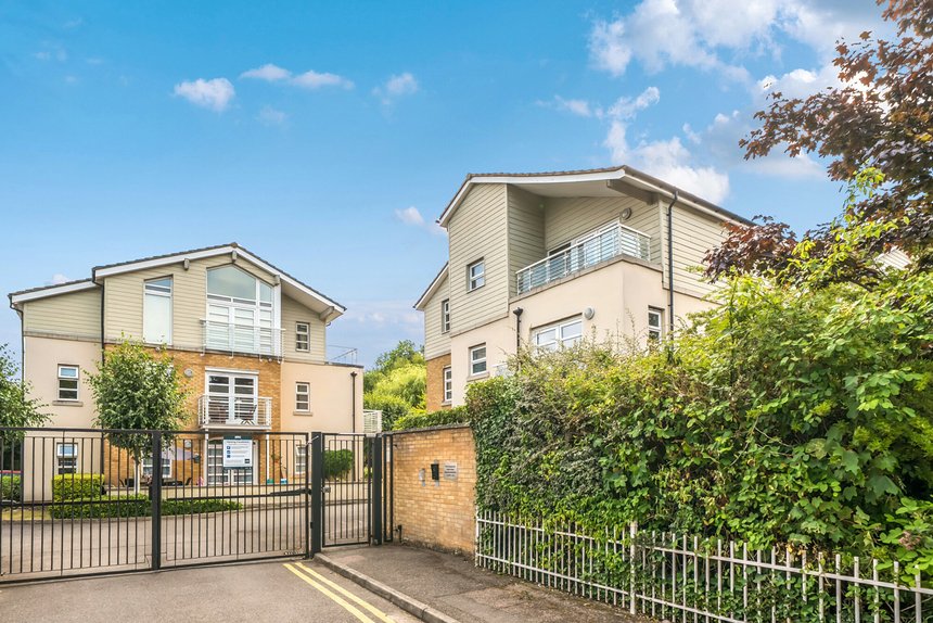 for sale the quadrant london 48563 - Gibbs Gillespie