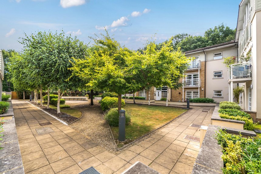 for sale the quadrant london 48563 - Gibbs Gillespie