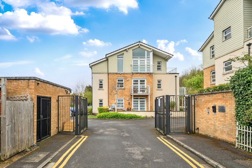 for sale the quadrant london 48563 - Gibbs Gillespie