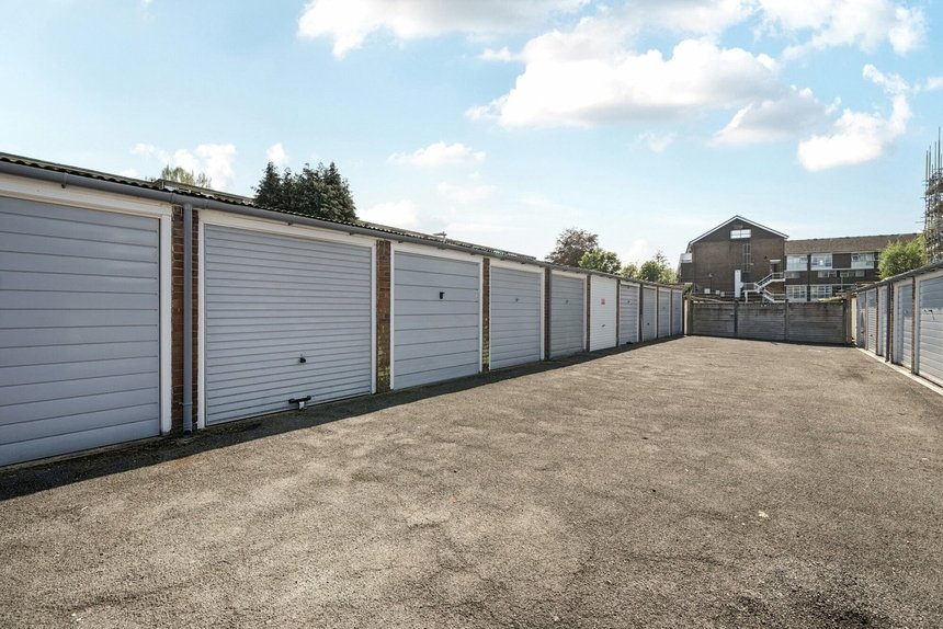 let bury meadows london 48657 - Gibbs Gillespie