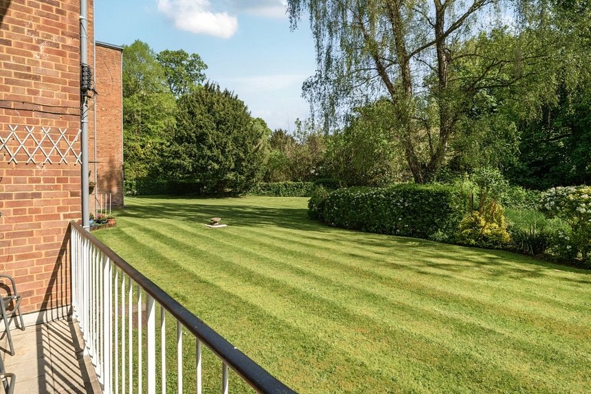 let bury meadows london 48657 - Gibbs Gillespie