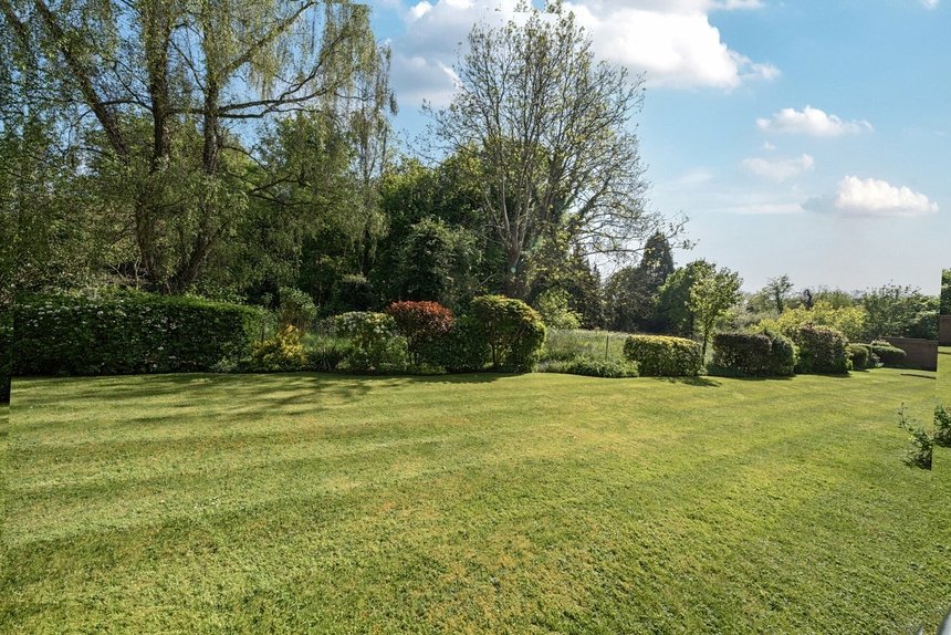 let bury meadows london 48657 - Gibbs Gillespie