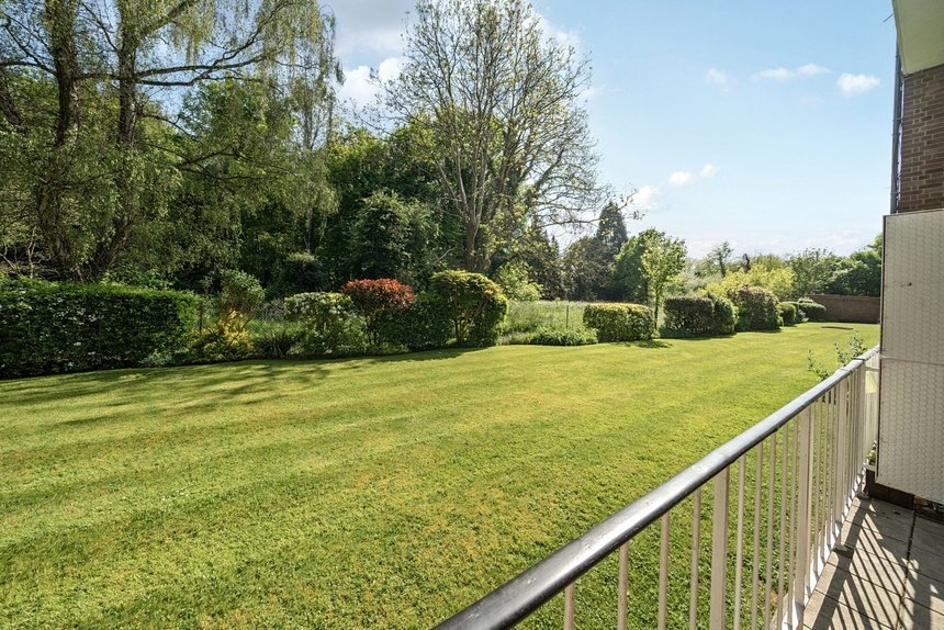 let bury meadows london 48657 - Gibbs Gillespie