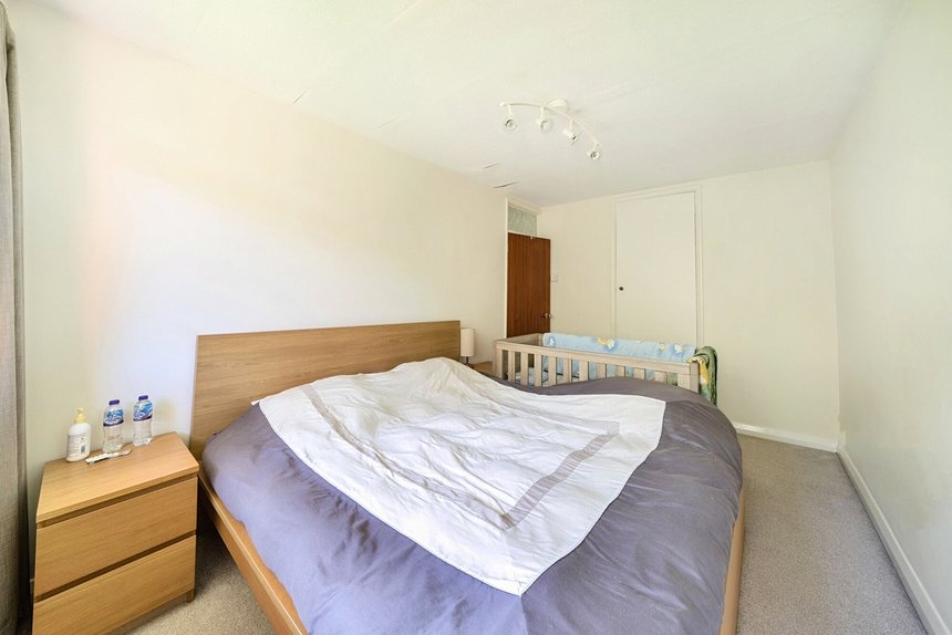 let bury meadows london 48657 - Gibbs Gillespie