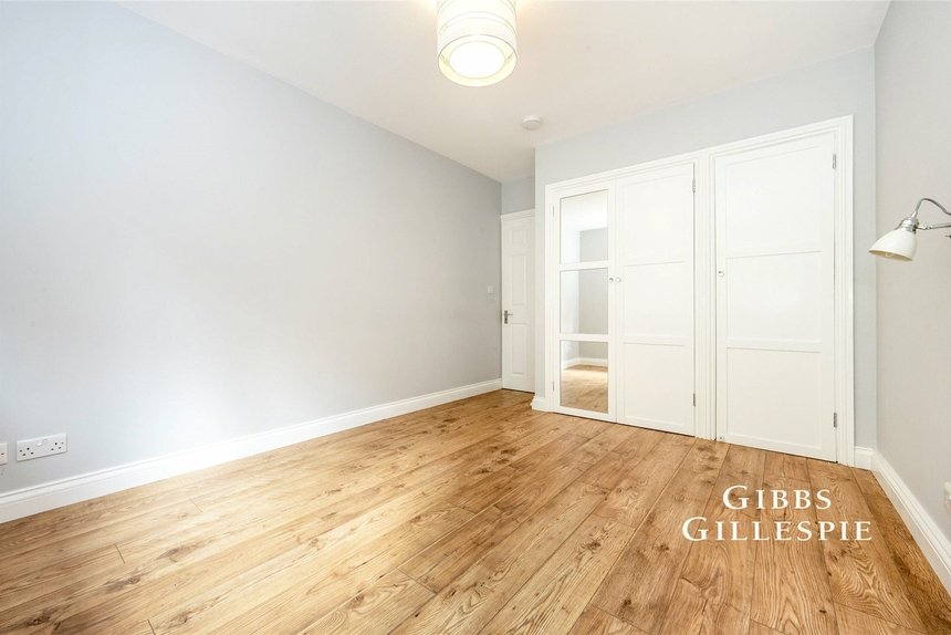 to let haydon drive london 49065 - Gibbs Gillespie