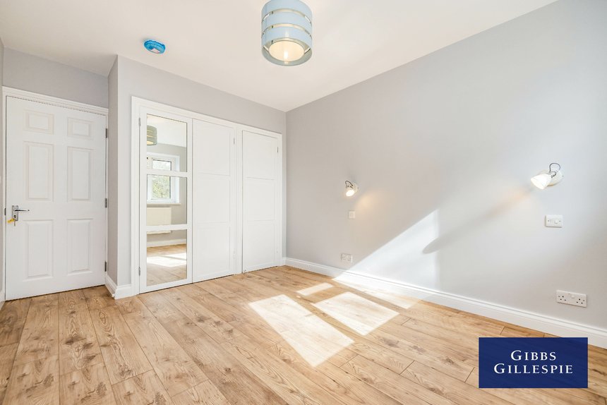 to let haydon drive london 49065 - Gibbs Gillespie