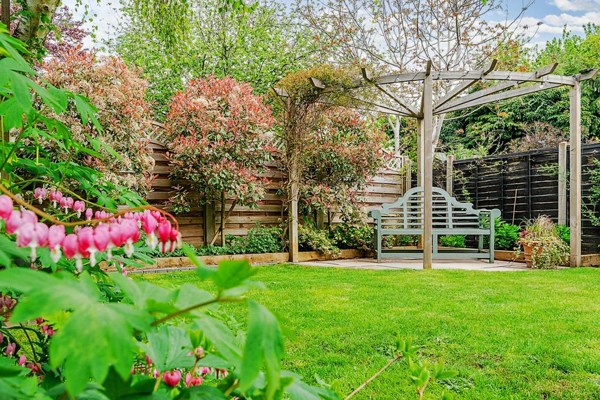 under offer whitegates close london 49132 - Gibbs Gillespie