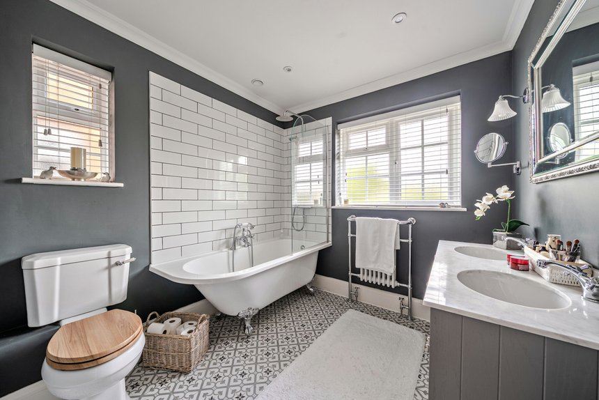 under offer whitegates close london 49132 - Gibbs Gillespie