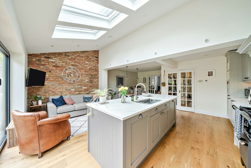 under offer whitegates close london 49132 - Gibbs Gillespie