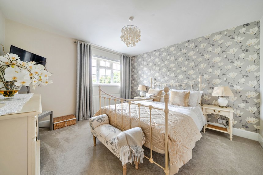 under offer whitegates close london 49132 - Gibbs Gillespie