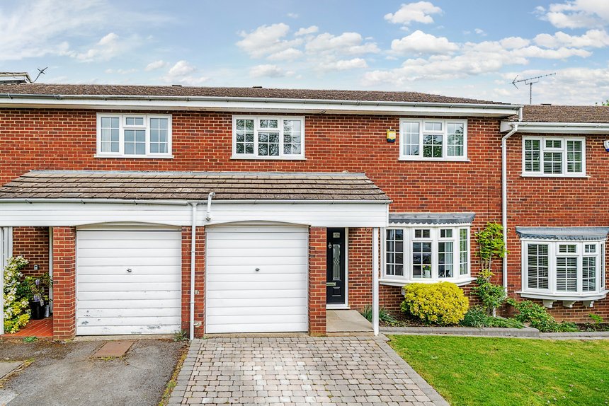 under offer whitegates close london 49132 - Gibbs Gillespie