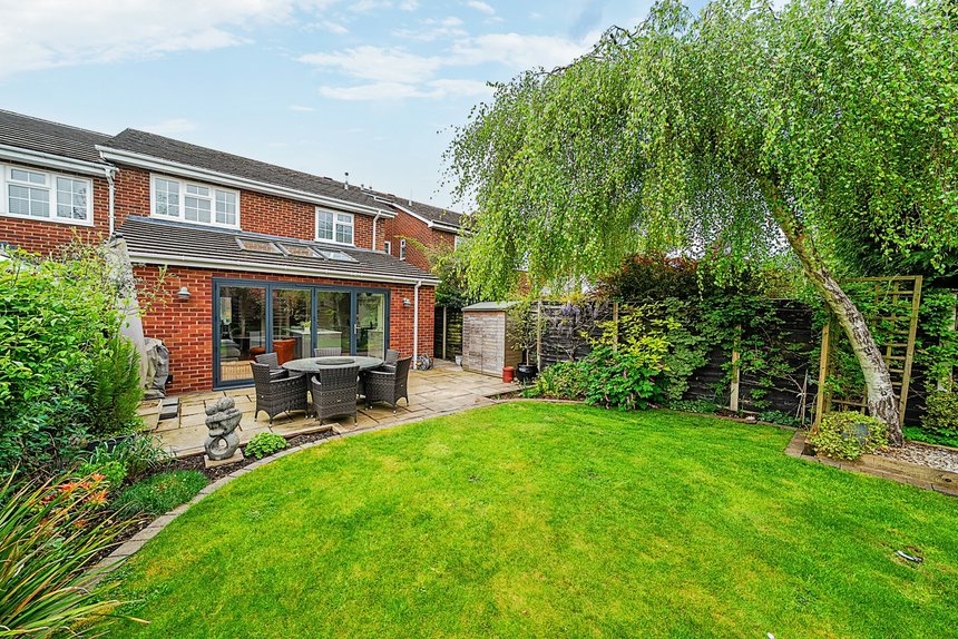 under offer whitegates close london 49132 - Gibbs Gillespie