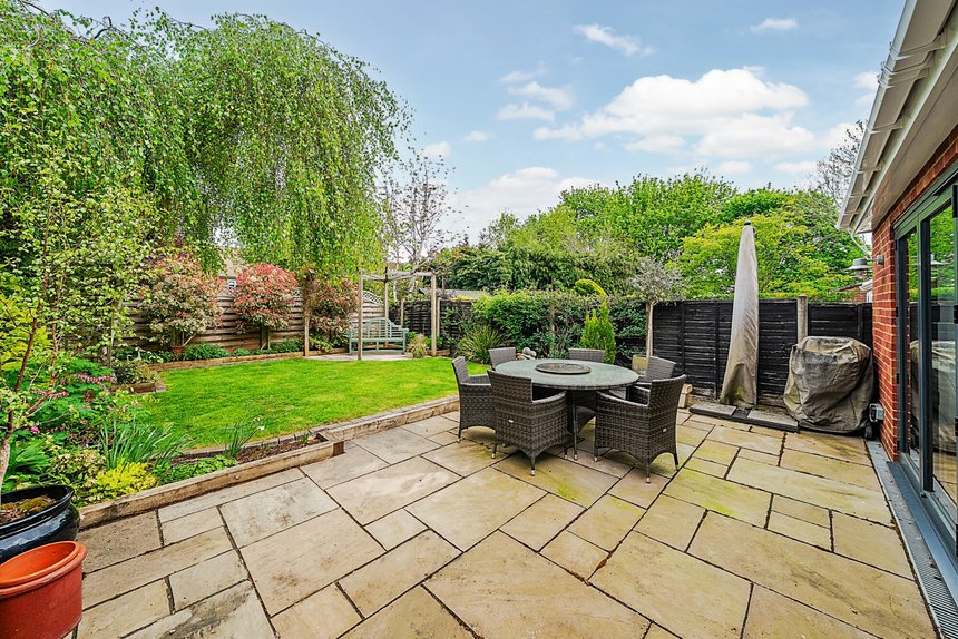 under offer whitegates close london 49132 - Gibbs Gillespie