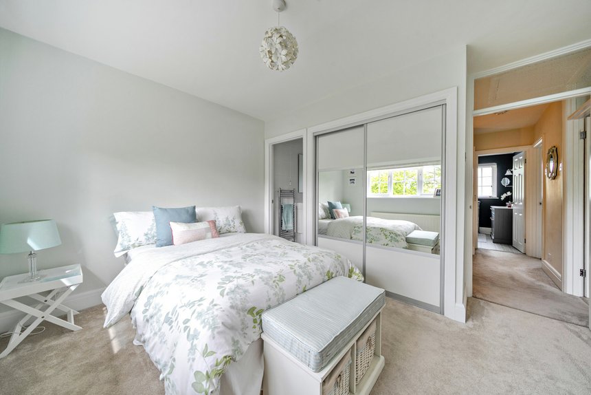 under offer whitegates close london 49132 - Gibbs Gillespie