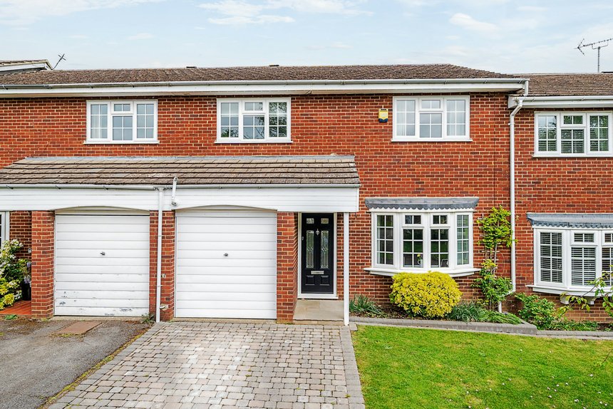 under offer whitegates close london 49132 - Gibbs Gillespie