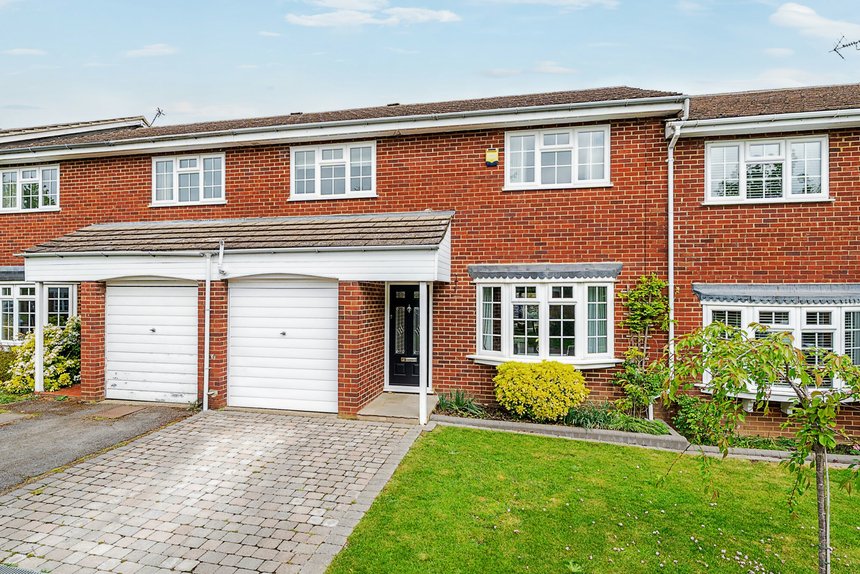 under offer whitegates close london 49132 - Gibbs Gillespie