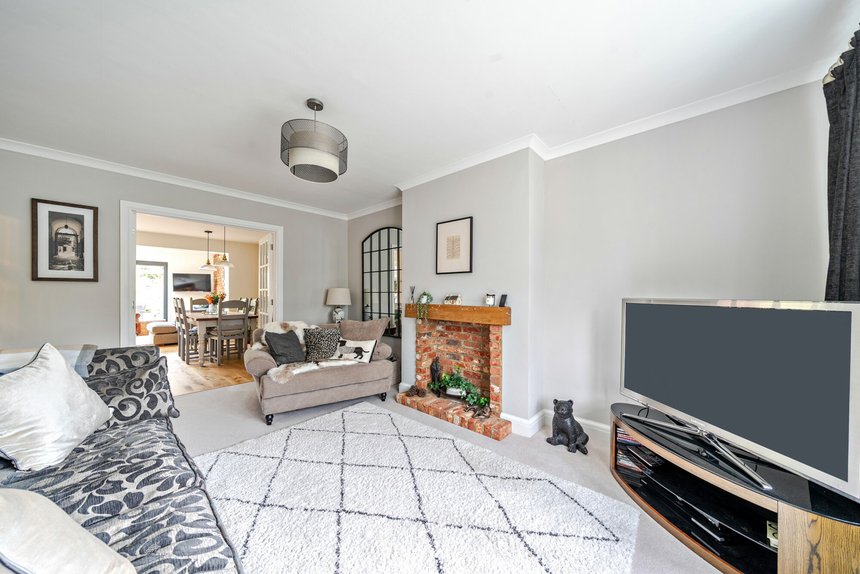 under offer whitegates close london 49132 - Gibbs Gillespie