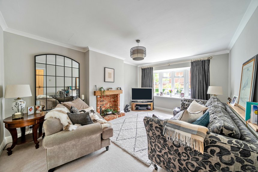 under offer whitegates close london 49132 - Gibbs Gillespie