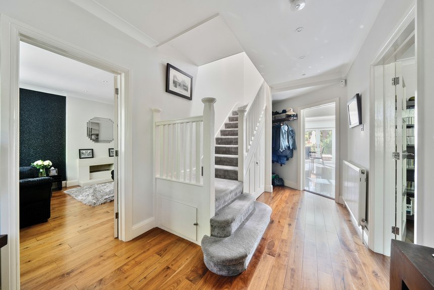 under offer field end road london 49416 - Gibbs Gillespie