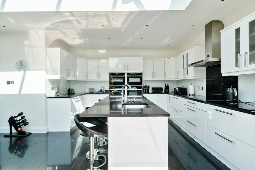 under offer field end road london 49416 - Gibbs Gillespie
